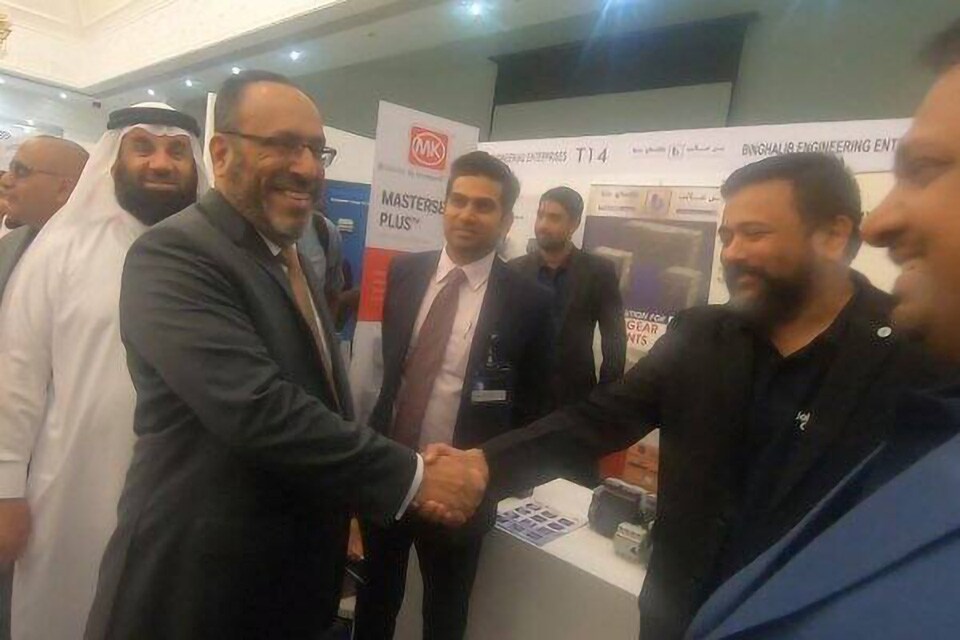 Key partners shaking hands at the Sharjah Energy Meet
