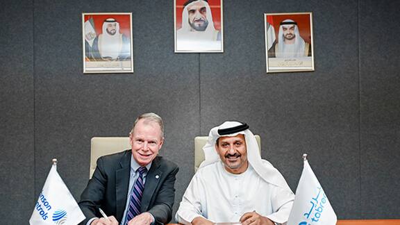 George Oliver, CEO of Johnson Controls next to Khalid Abdulla Al Marzooqi, CEO of Tabreed