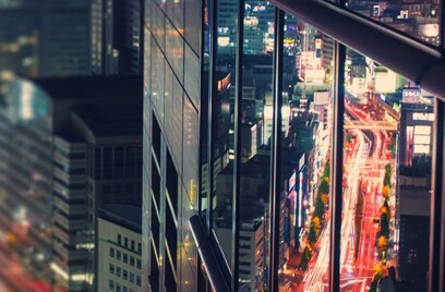 traffic-reflection-at-night-window
